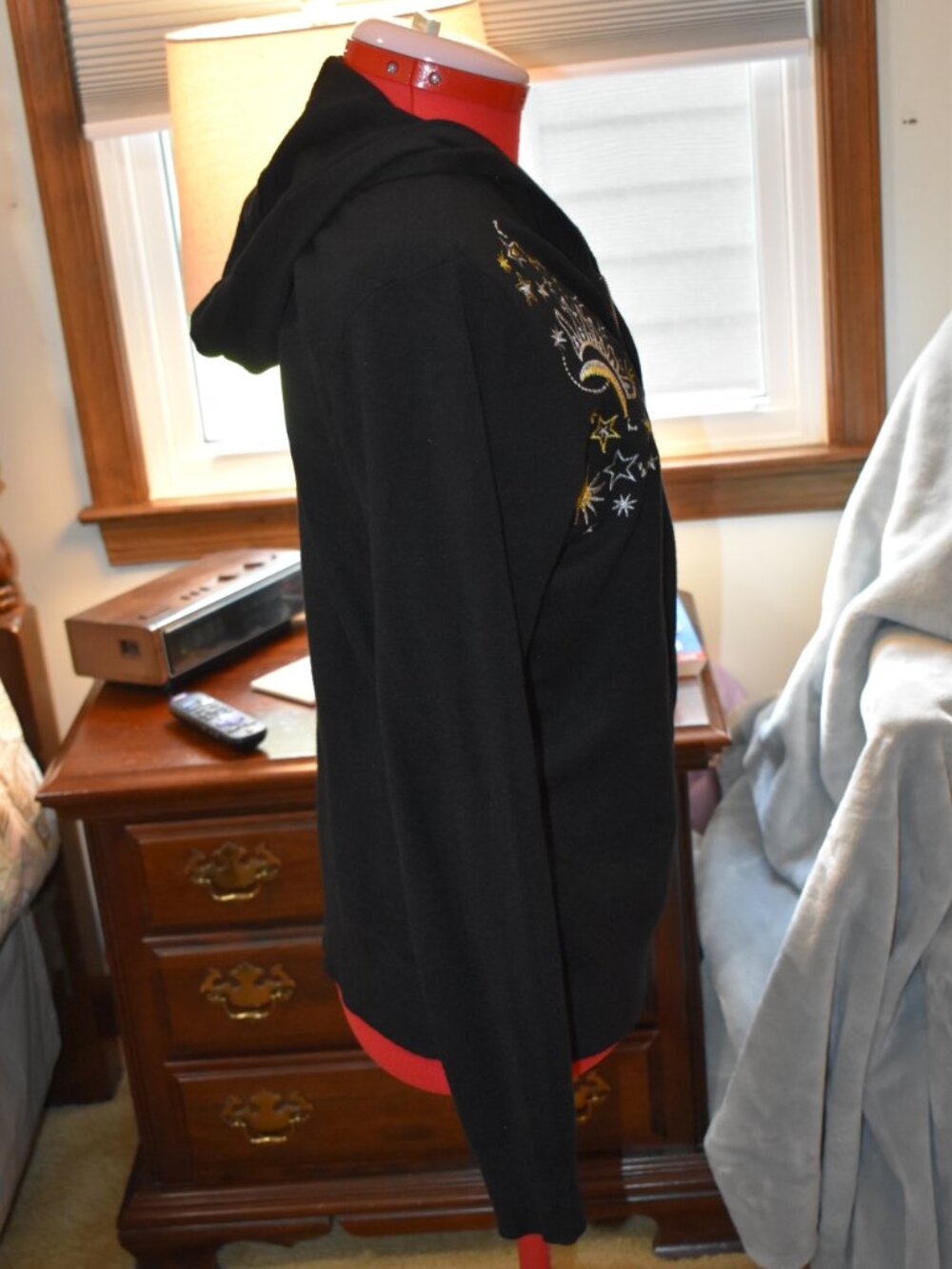 sweater - Picture 5 of 7